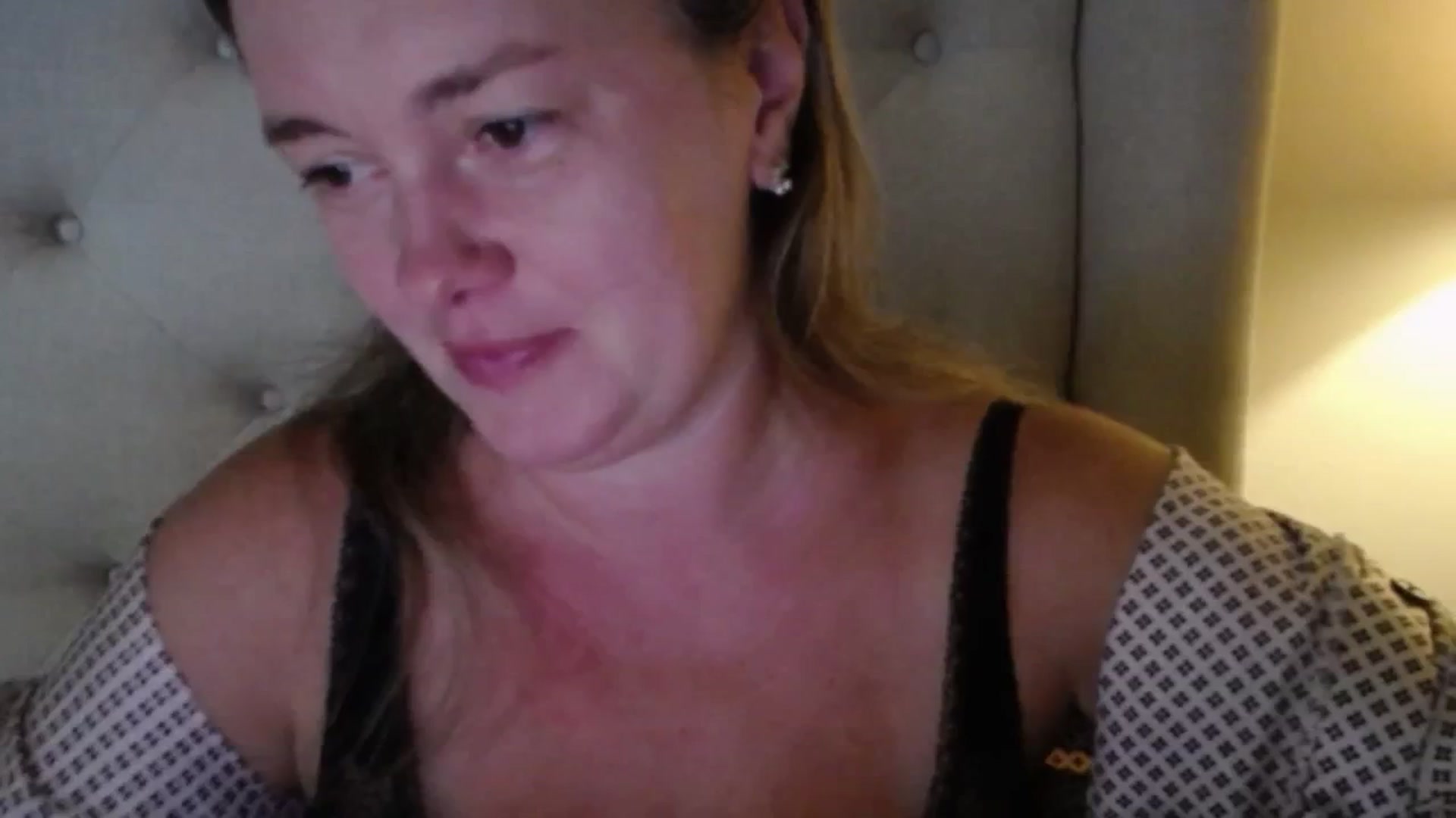 Gallery image thumbnail from J0llye's myfreecams stream on, 09/06/2025, 19:47 image 19 of 20