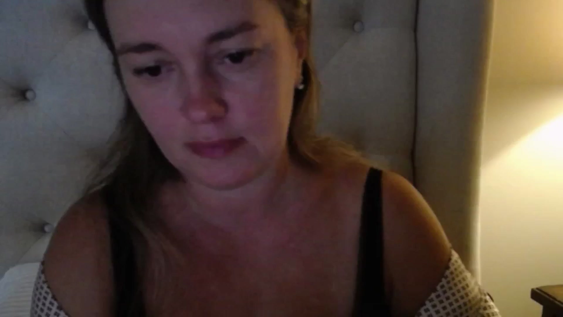 Gallery image thumbnail from J0llye's myfreecams stream on, 09/06/2025, 19:47 image 18 of 20