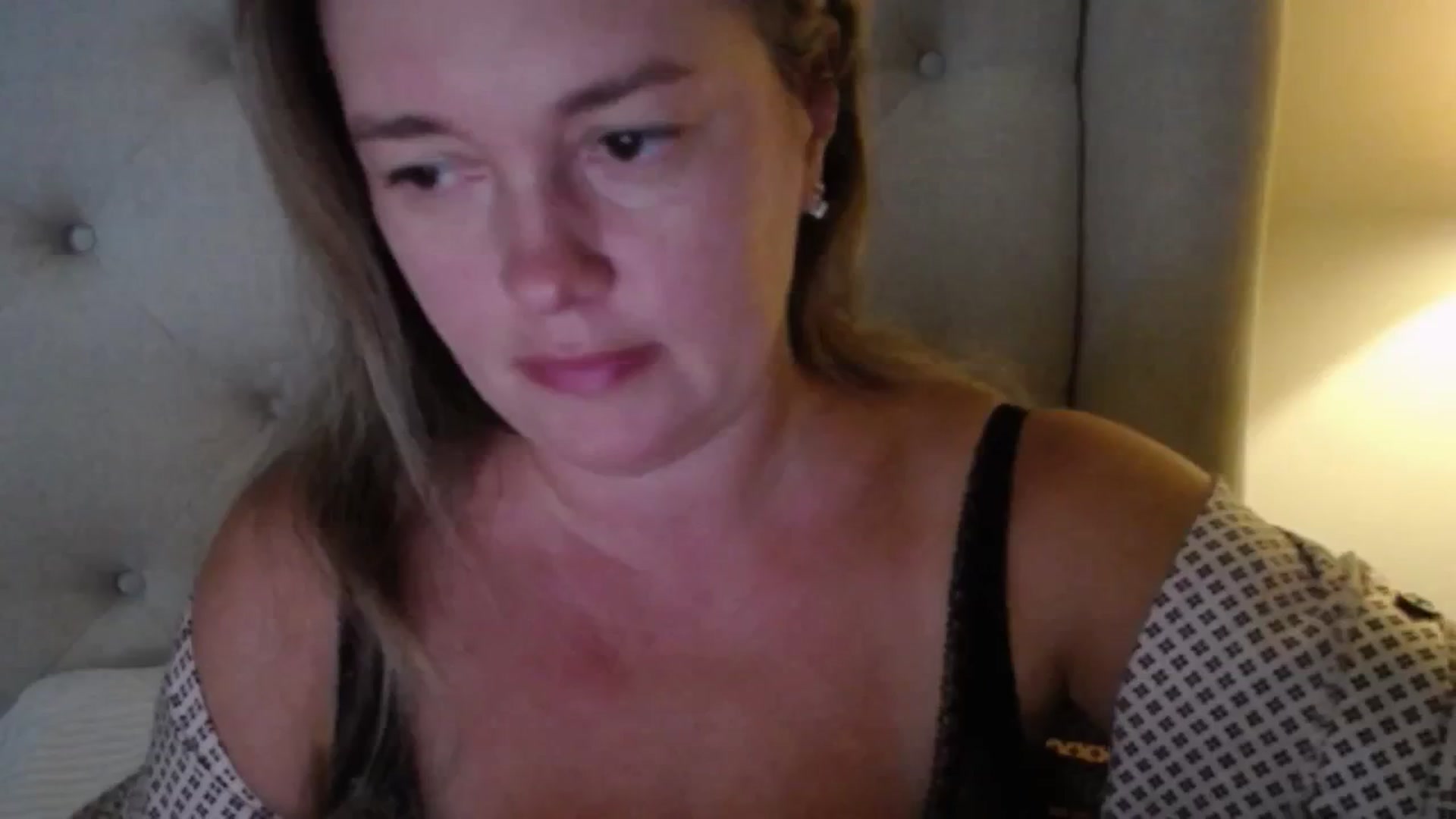 Gallery image thumbnail from J0llye's myfreecams stream on, 09/06/2025, 19:47 image 16 of 20