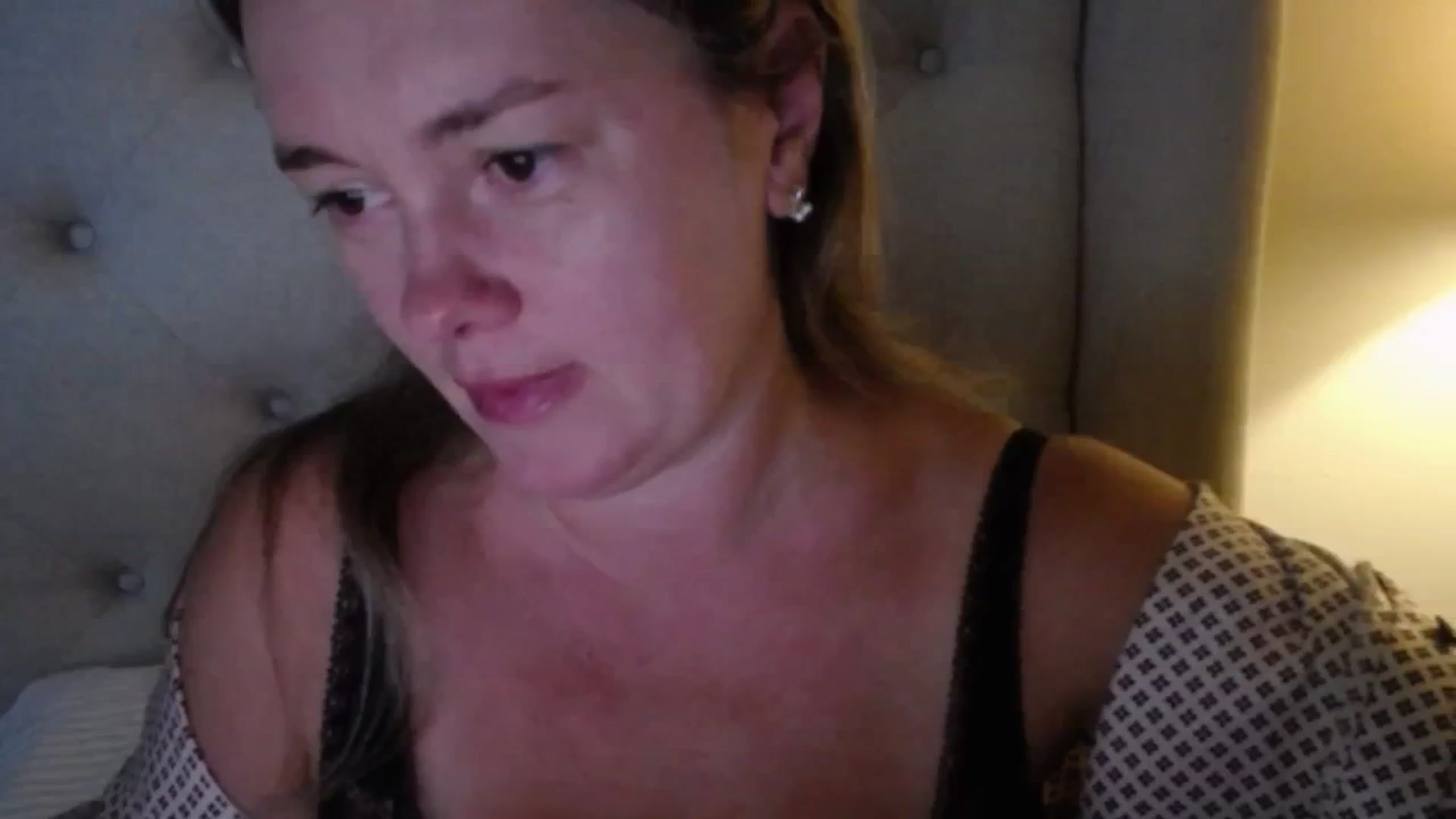 Gallery image thumbnail from J0llye's myfreecams stream on, 09/06/2025, 19:47 image 13 of 20