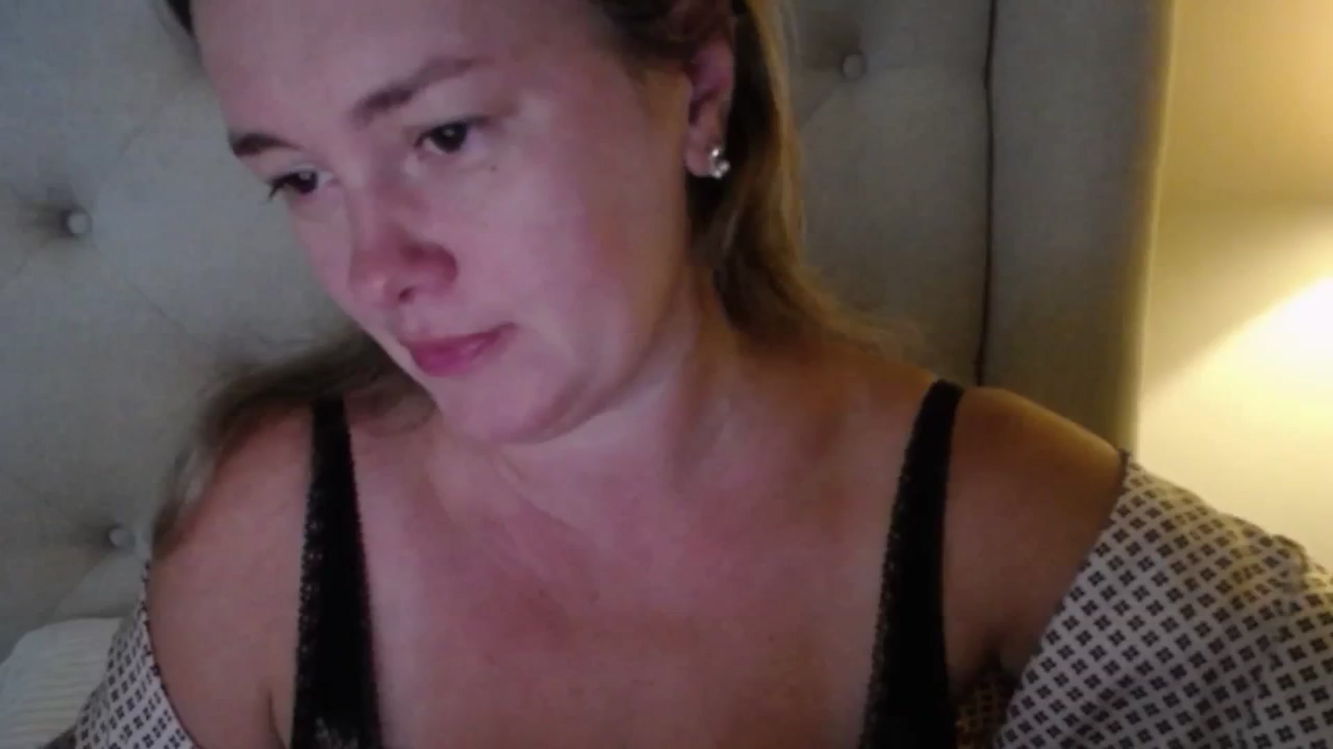 Gallery image thumbnail from J0llye's myfreecams stream on, 09/06/2025, 19:47 image 11 of 20
