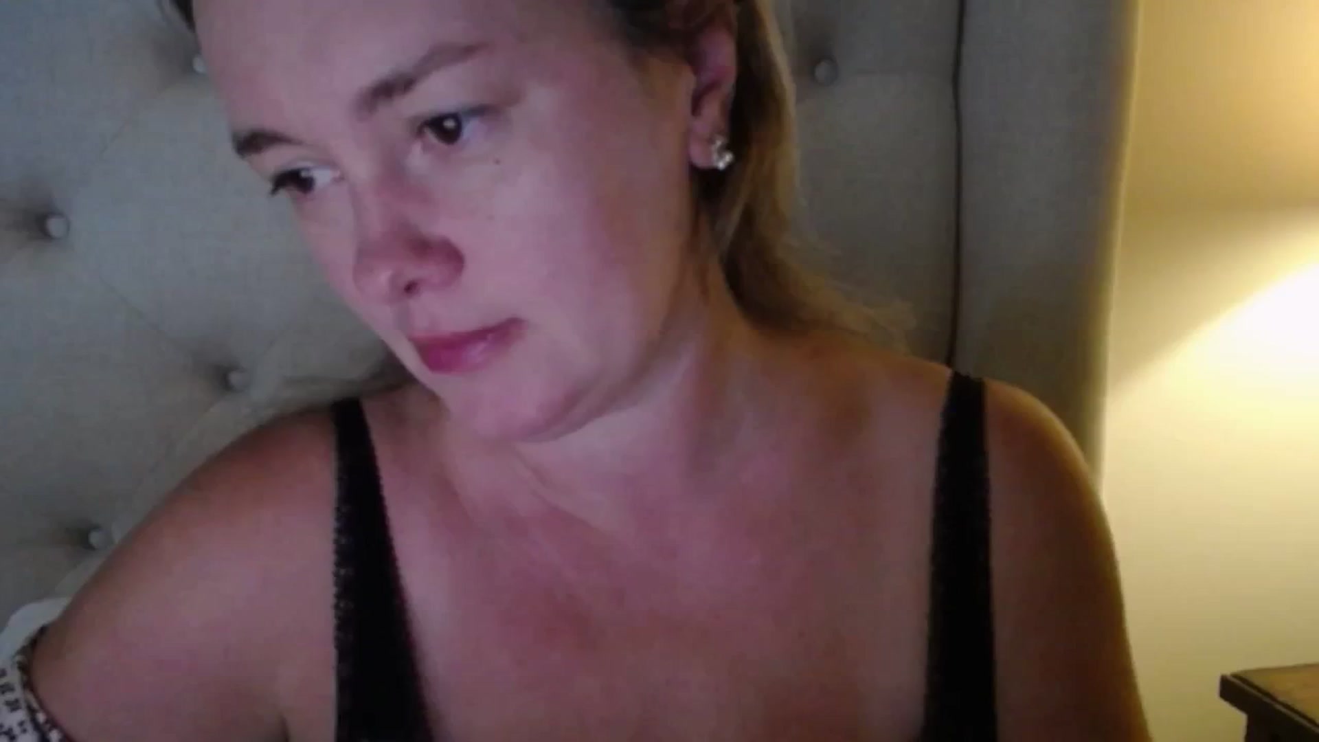 Gallery image thumbnail from J0llye's myfreecams stream on, 09/06/2025, 19:47 image 4 of 20