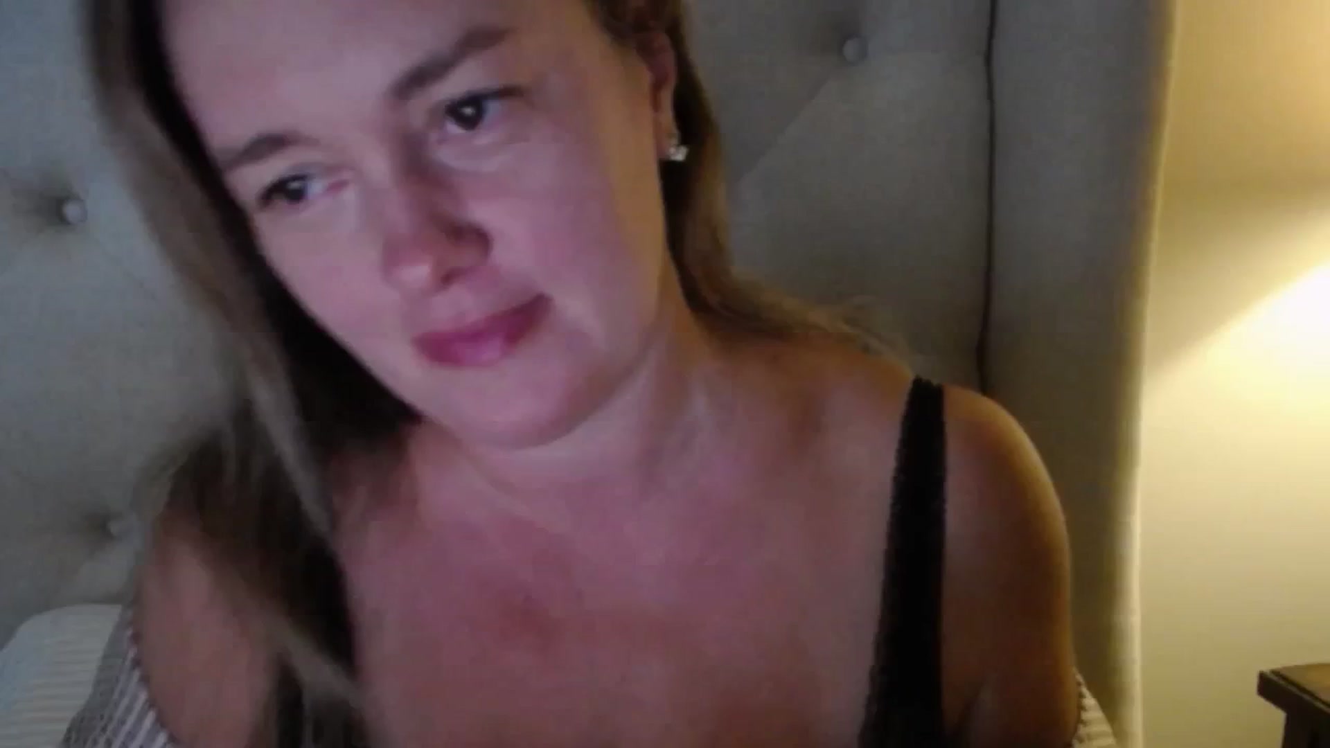 Gallery image thumbnail from J0llye's myfreecams stream on, 09/06/2025, 19:47 image 15 of 20