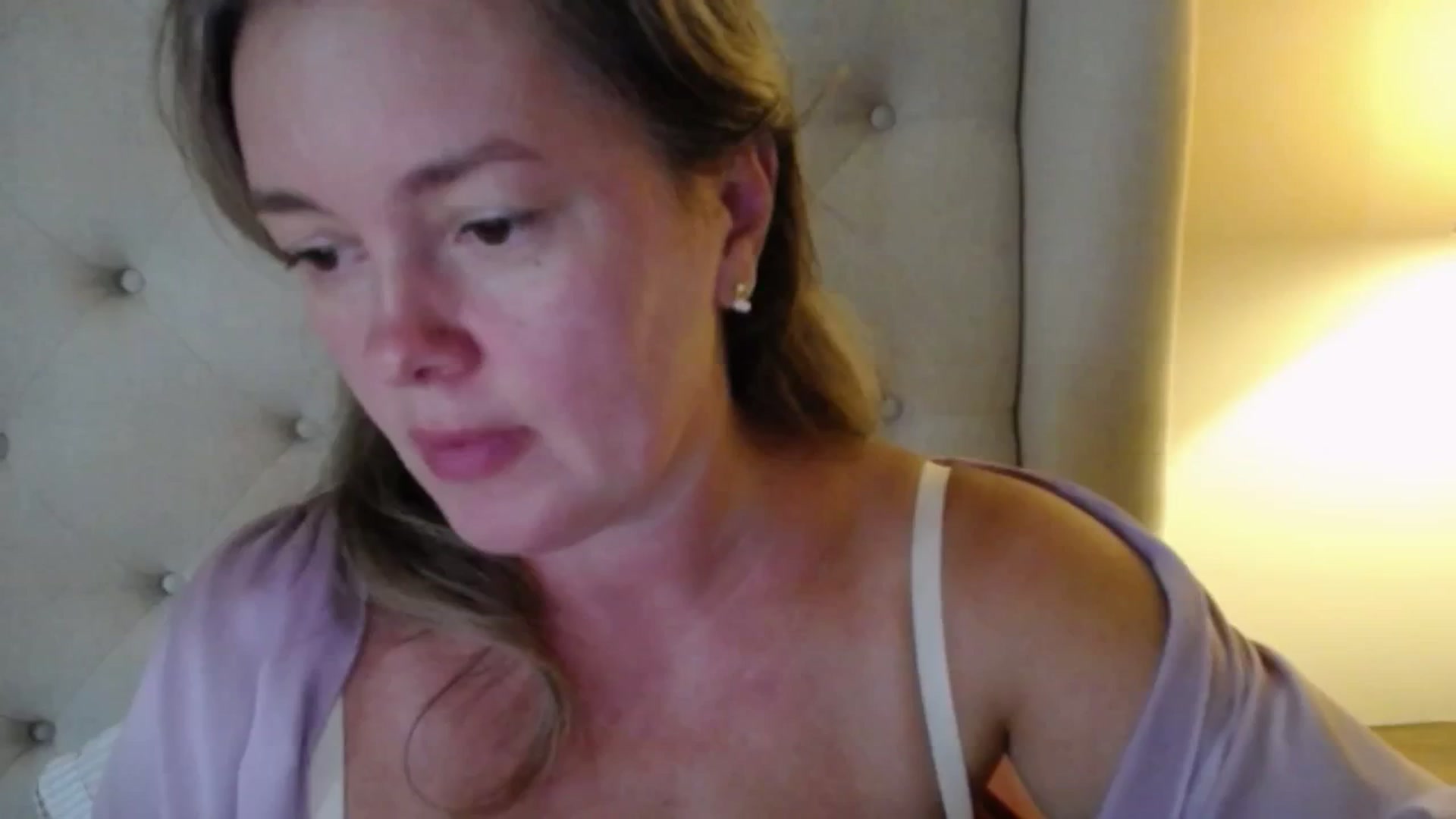 Gallery image thumbnail from J0llye's myfreecams stream on, 09/09/2025, 19:31 image 1 of 20