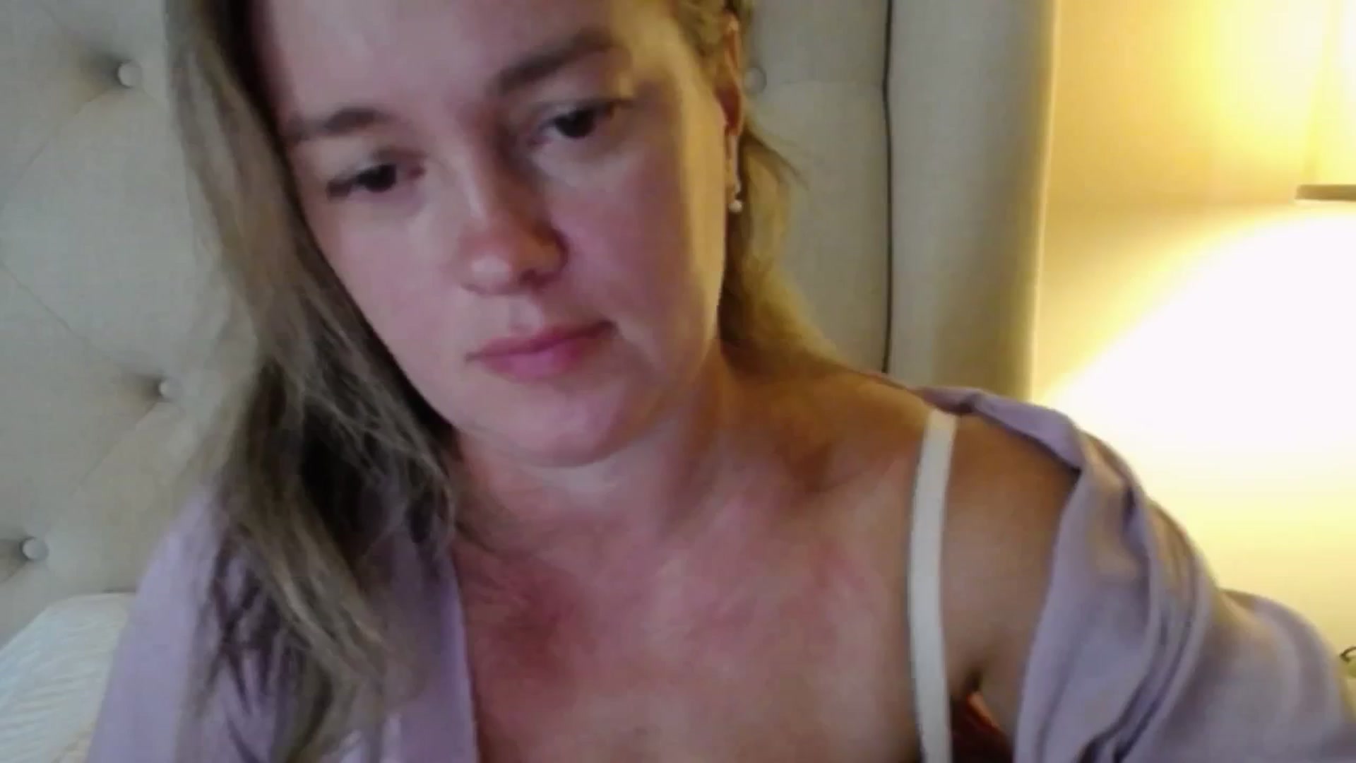 Gallery image thumbnail from J0llye's myfreecams stream on, 09/09/2025, 19:31 image 18 of 20