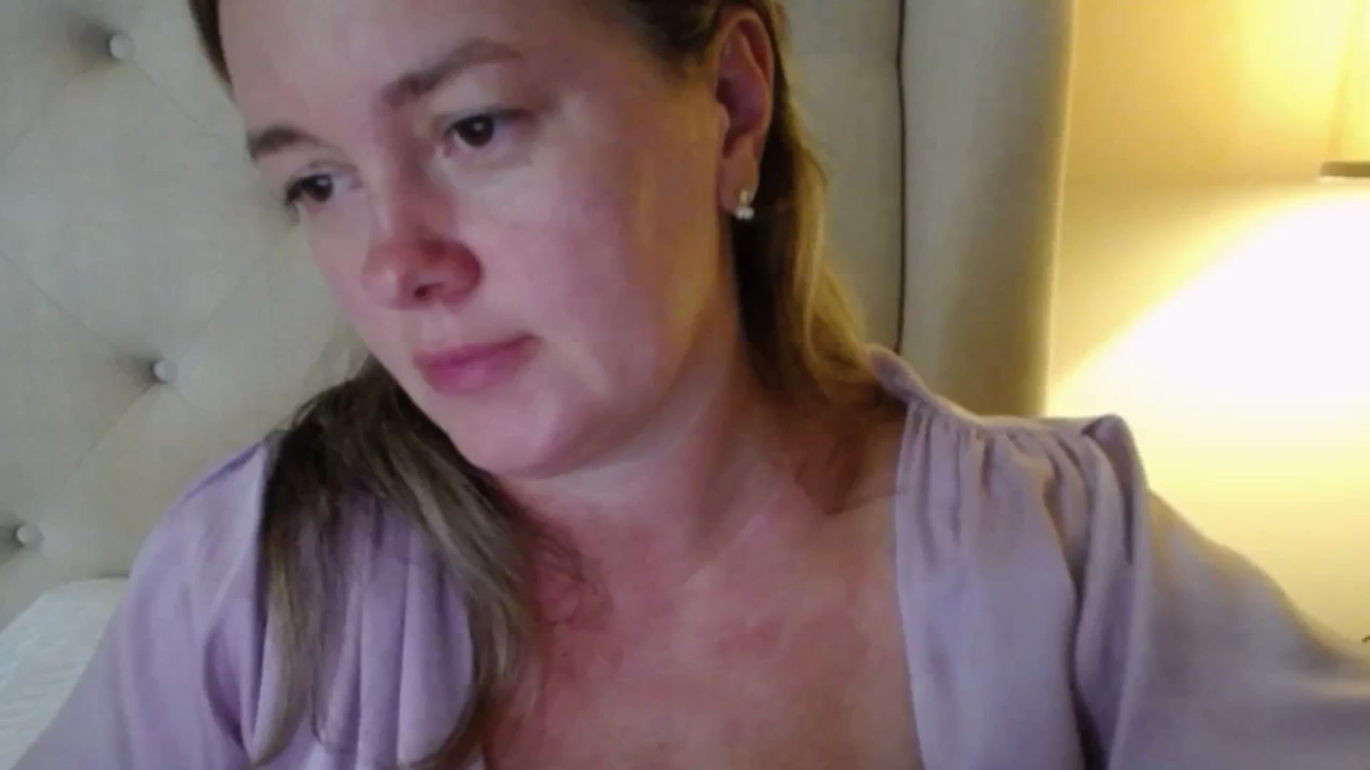 Gallery image thumbnail from J0llye's myfreecams stream on, 09/09/2025, 19:31 image 19 of 20