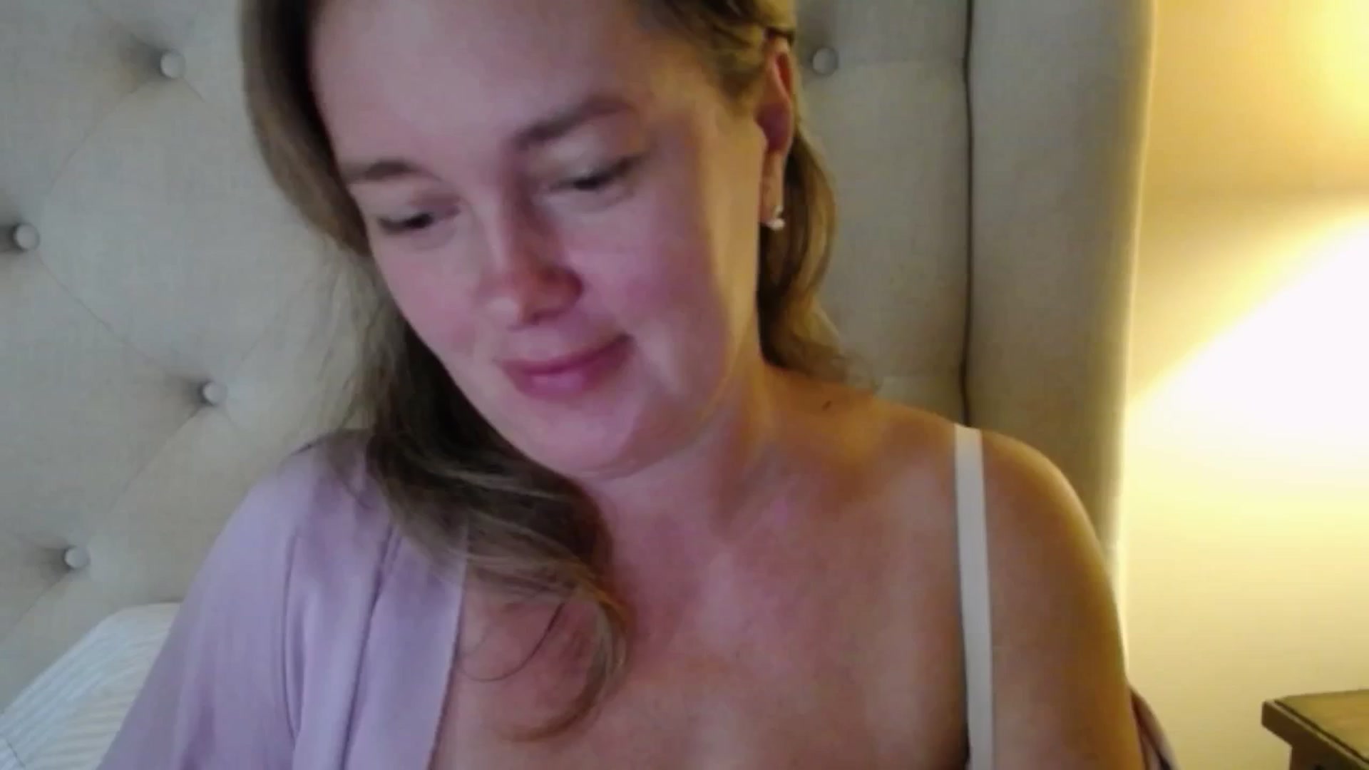 Gallery image thumbnail from J0llye's myfreecams stream on, 09/09/2025, 19:31 image 10 of 20