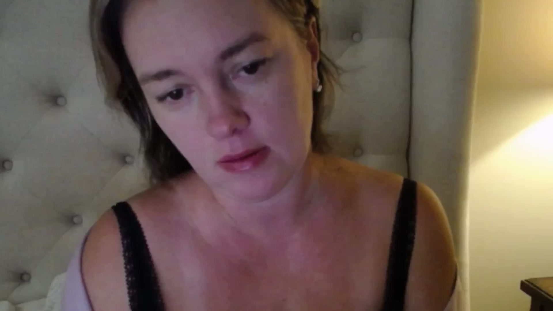 Gallery image thumbnail from J0llye's myfreecams stream on, 09/10/2025, 16:30 image 1 of 20