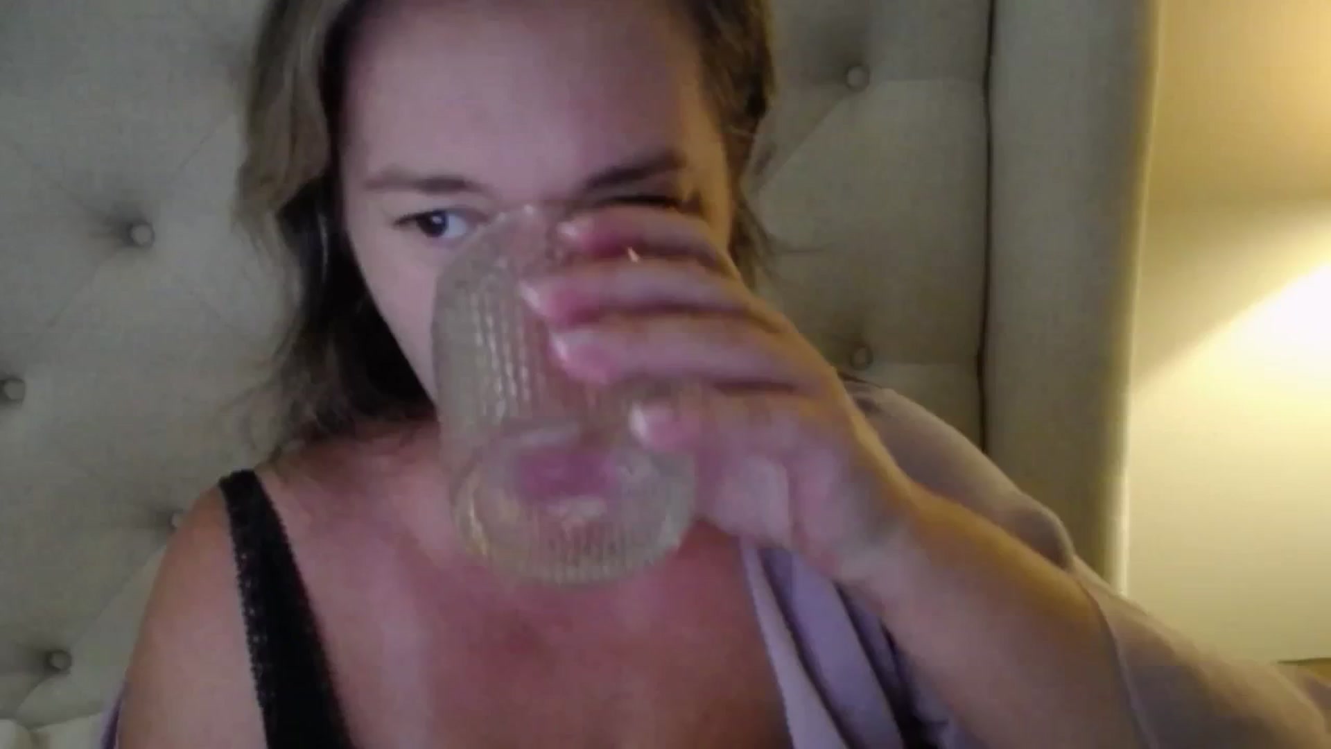 Gallery image thumbnail from J0llye's myfreecams stream on, 09/10/2025, 16:30 image 8 of 20