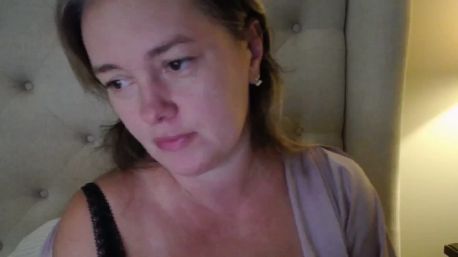 Gallery image thumbnail from J0llye's myfreecams stream on, 09/10/2025, 16:30 image 12 of 20