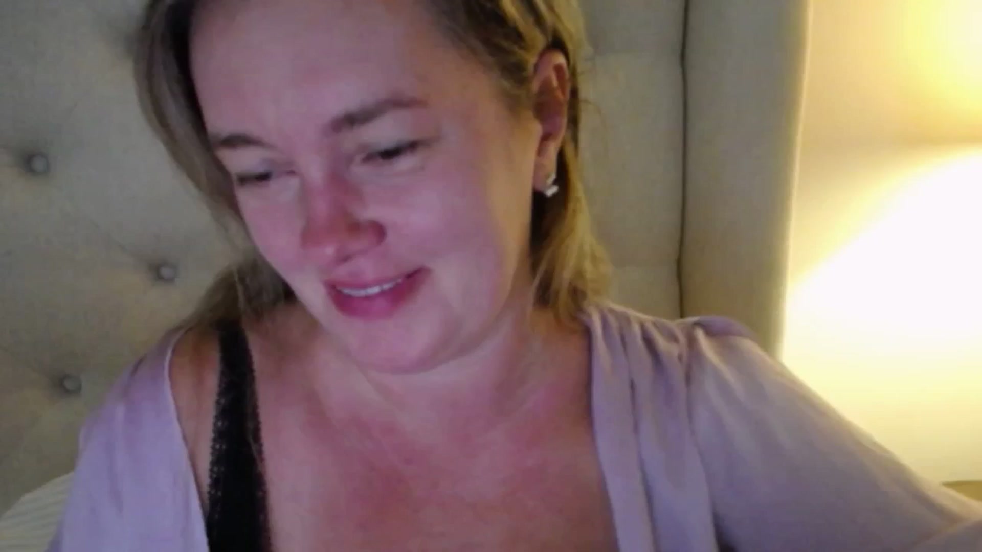 Gallery image thumbnail from J0llye's myfreecams stream on, 09/10/2025, 18:35 image 12 of 20