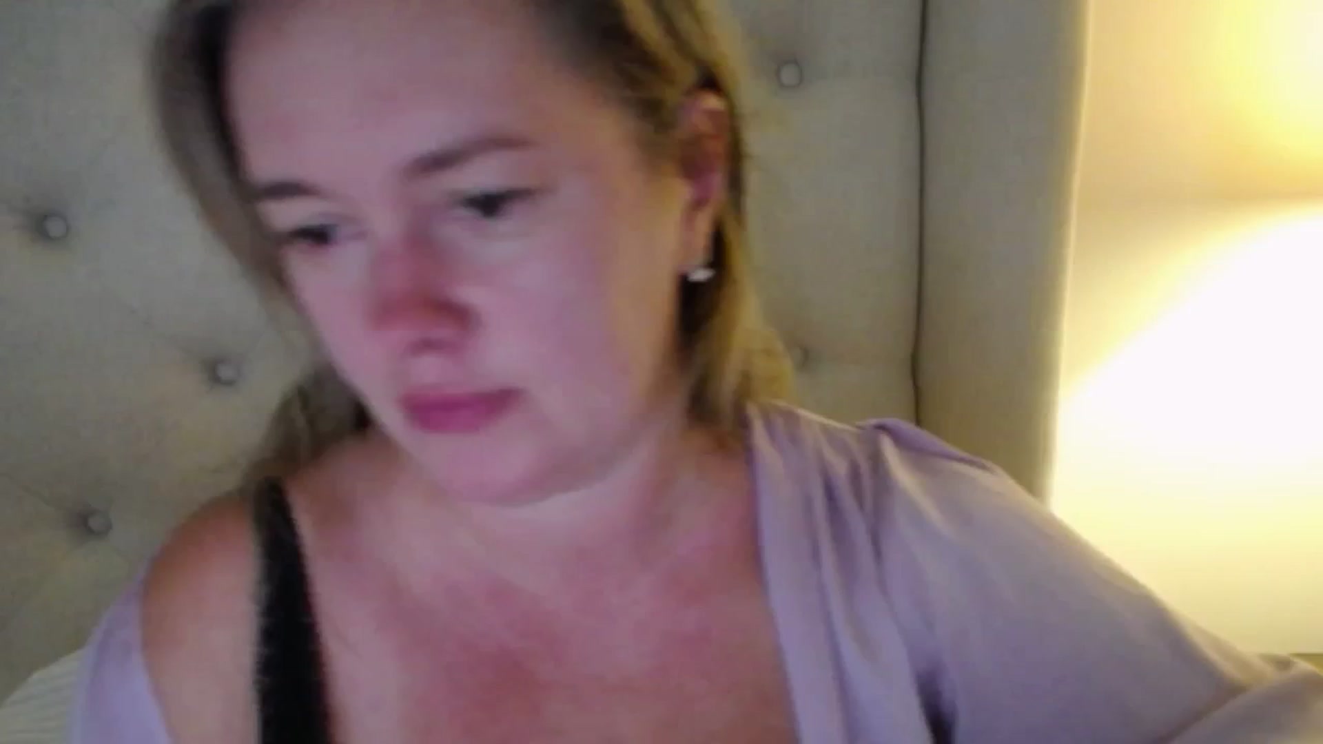 Gallery image thumbnail from J0llye's myfreecams stream on, 09/10/2025, 18:35 image 15 of 20