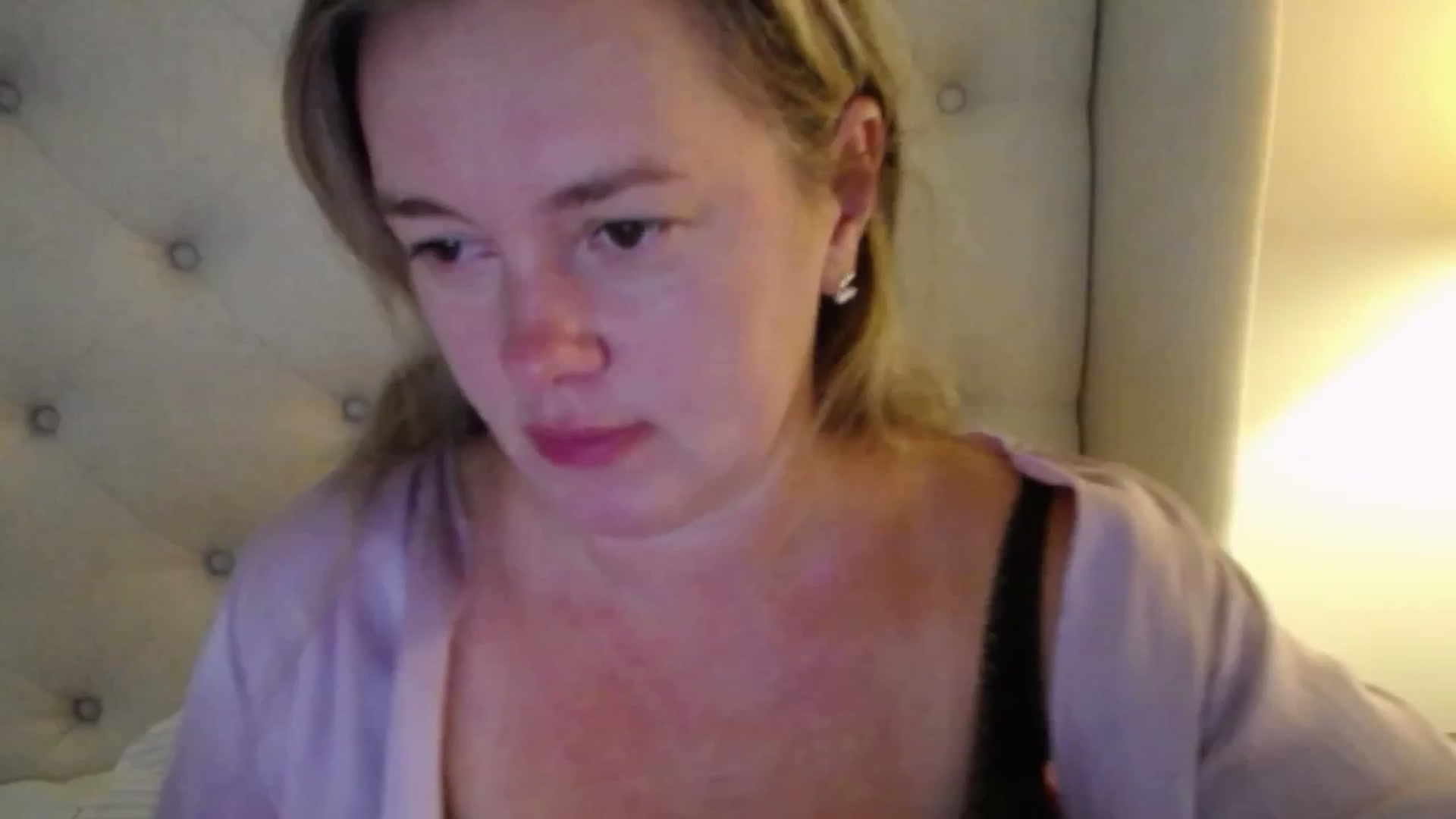 Gallery image thumbnail from J0llye's myfreecams stream on, 09/10/2025, 18:35 image 1 of 20