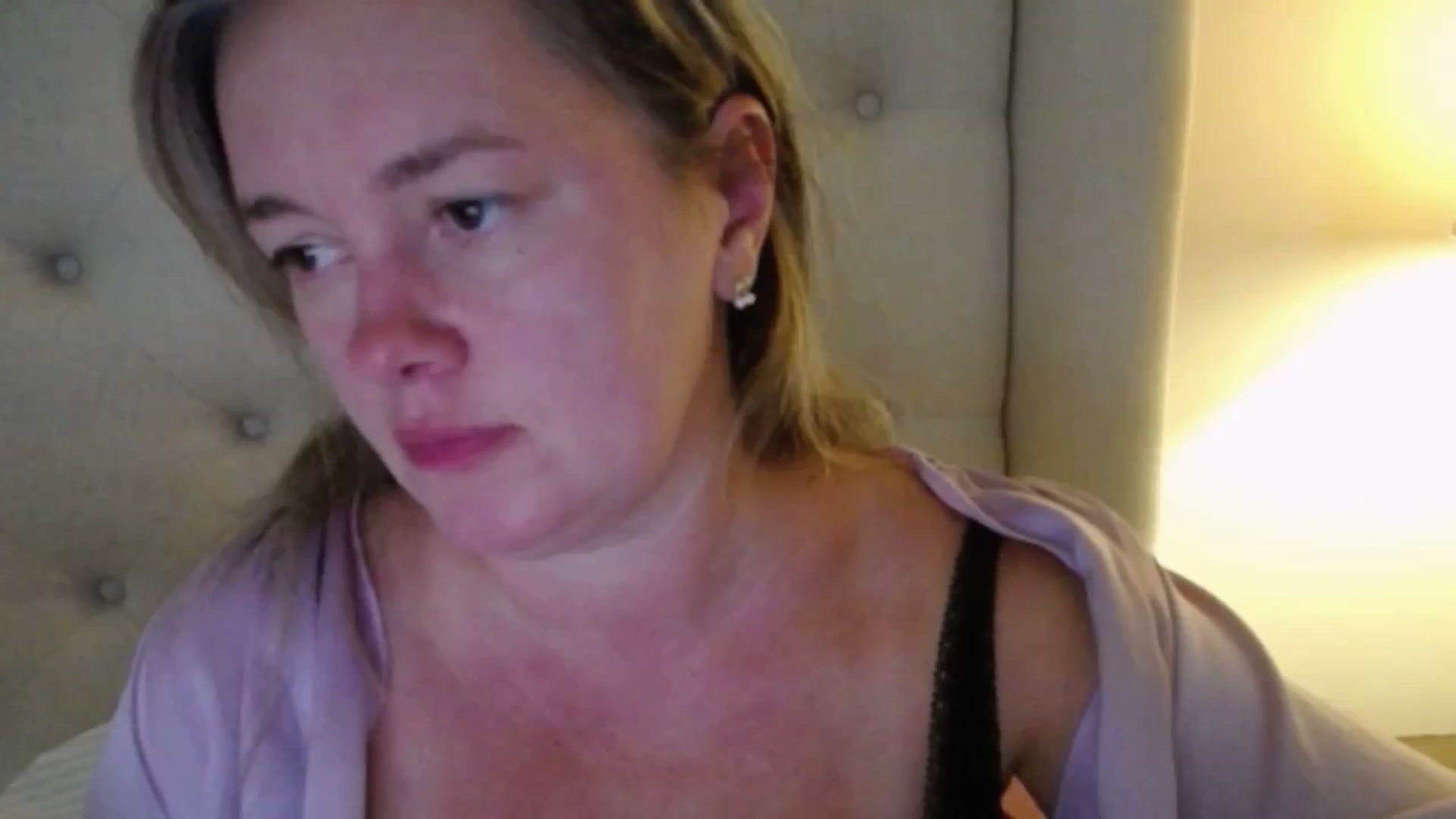 Gallery image thumbnail from J0llye's myfreecams stream on, 09/10/2025, 18:35 image 4 of 20