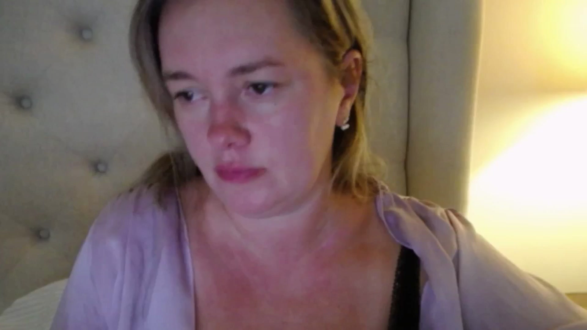 Gallery image thumbnail from J0llye's myfreecams stream on, 09/10/2025, 18:35 image 6 of 20