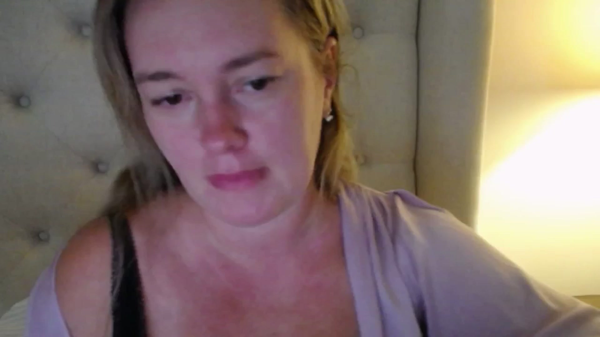 Gallery image thumbnail from J0llye's myfreecams stream on, 09/10/2025, 18:35 image 16 of 20