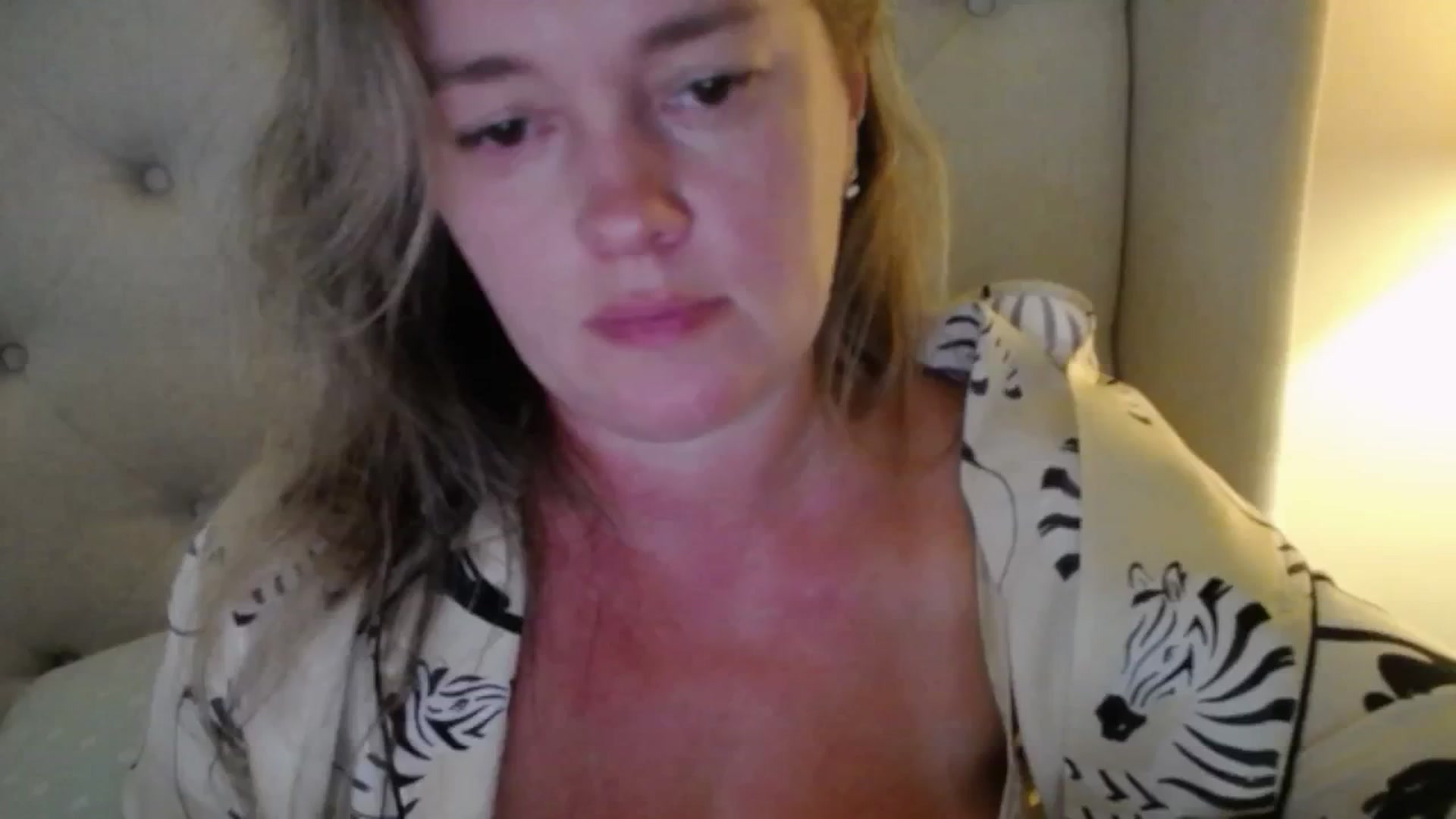 Gallery image thumbnail from J0llye's myfreecams stream on, 09/11/2025, 19:33 image 17 of 20