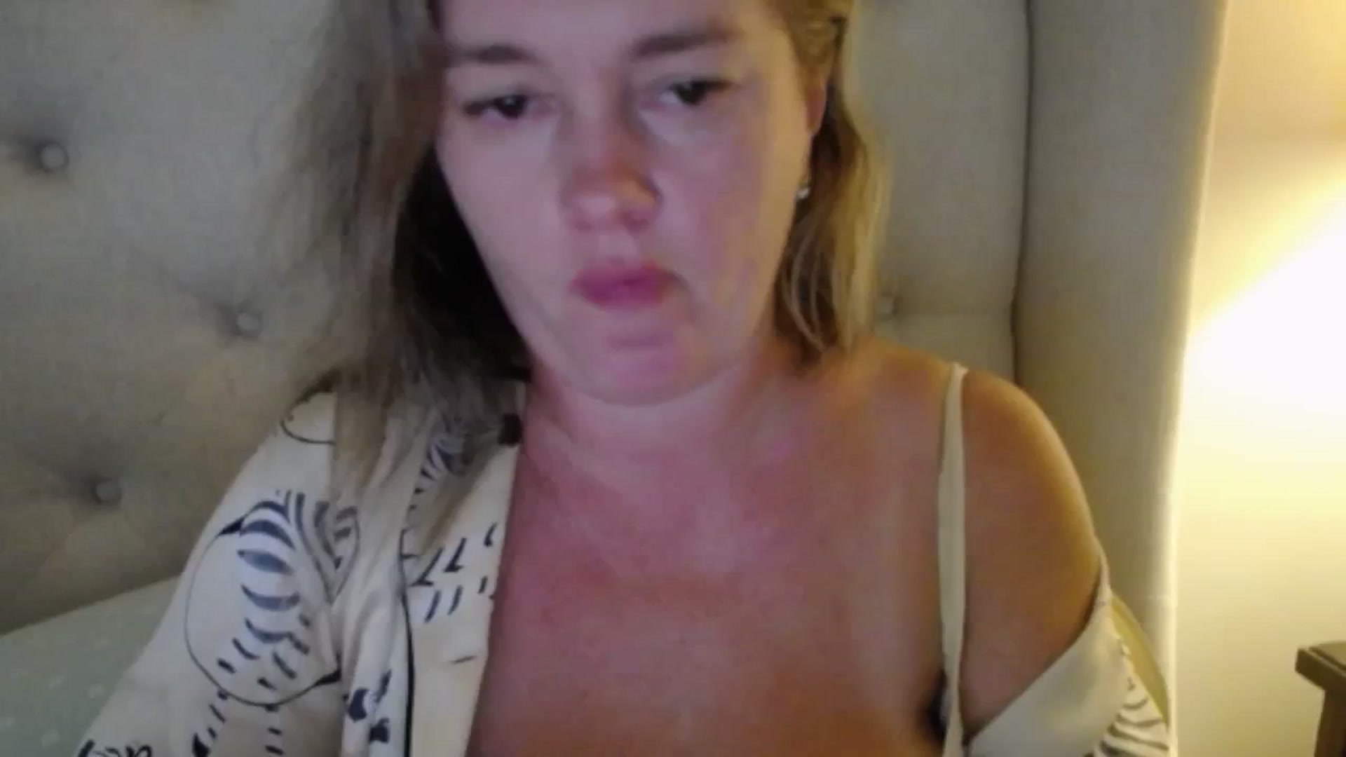 Gallery image thumbnail from J0llye's myfreecams stream on, 09/11/2025, 19:33 image 12 of 20