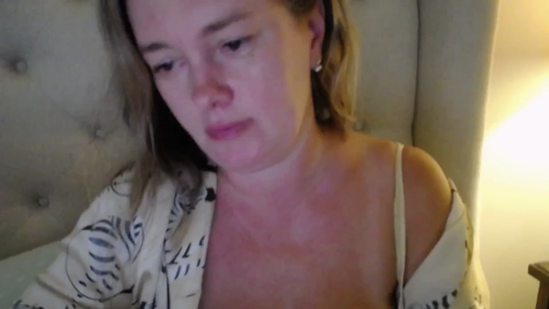 Gallery image thumbnail from J0llye's myfreecams stream on, 09/11/2025, 19:33 image 11 of 20
