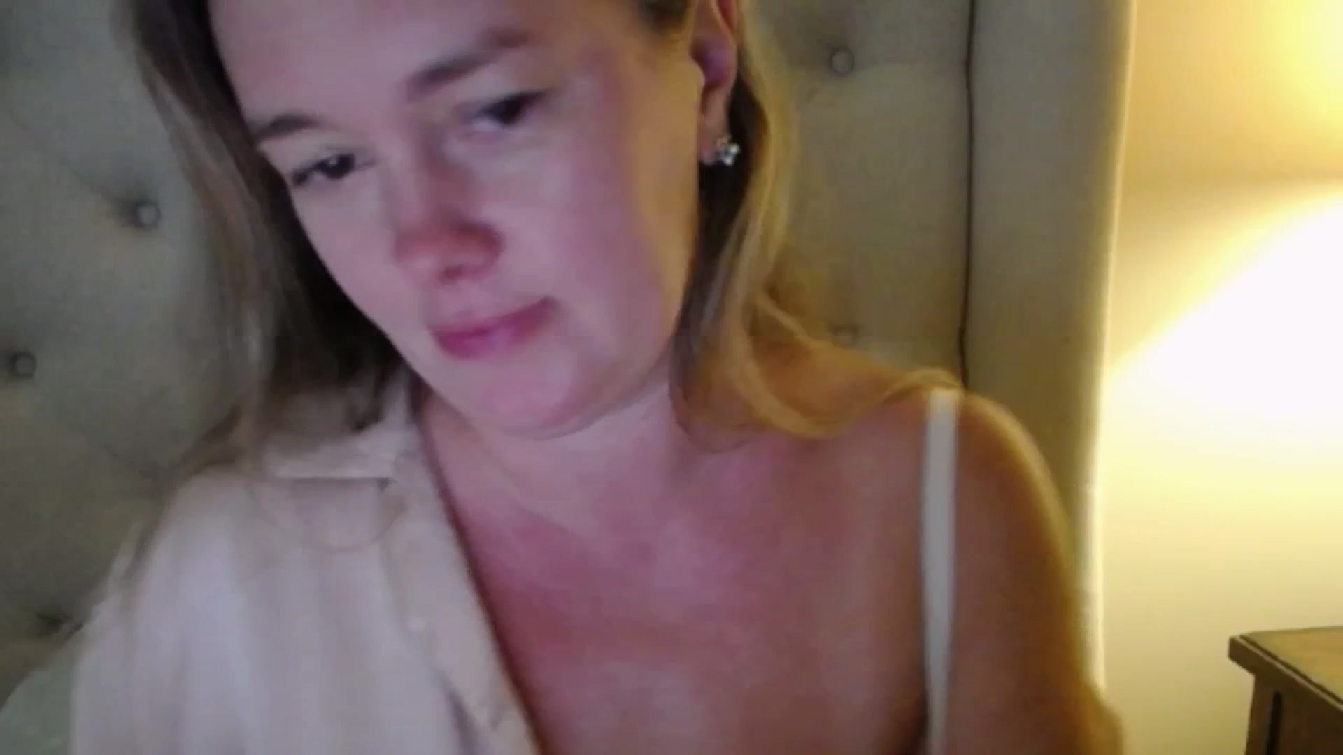 Gallery image thumbnail from J0llye's myfreecams stream on, 09/12/2025, 19:31 image 3 of 20