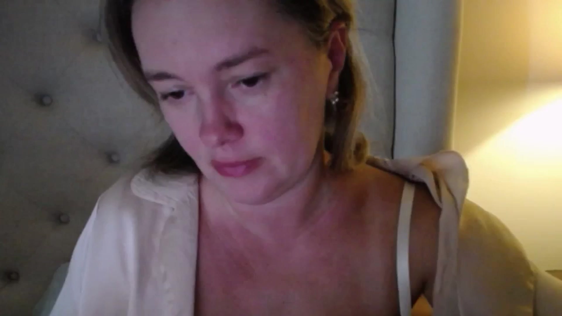 Gallery image thumbnail from J0llye's myfreecams stream on, 09/13/2025, 20:10 image 1 of 20