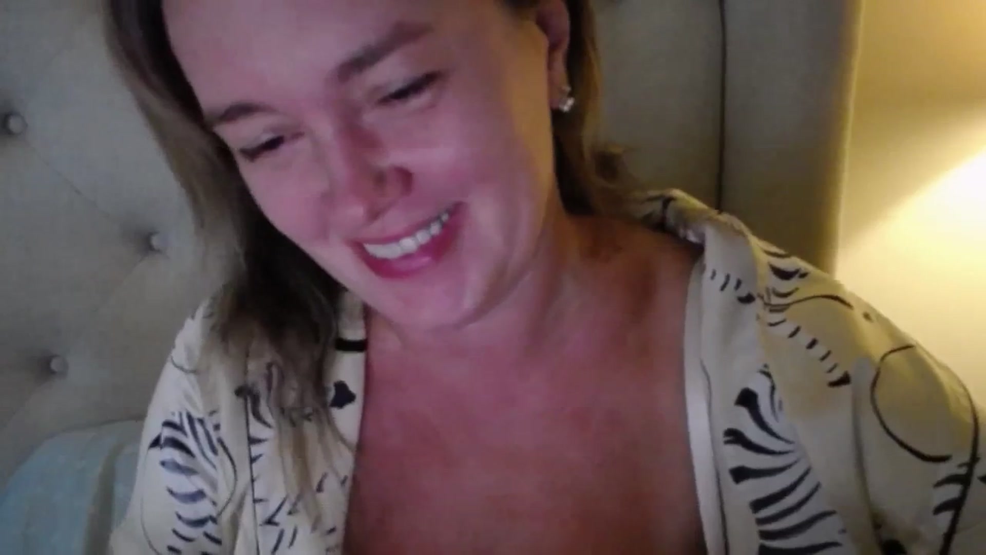 Gallery image thumbnail from J0llye's myfreecams stream on, 09/14/2025, 20:00 image 18 of 20