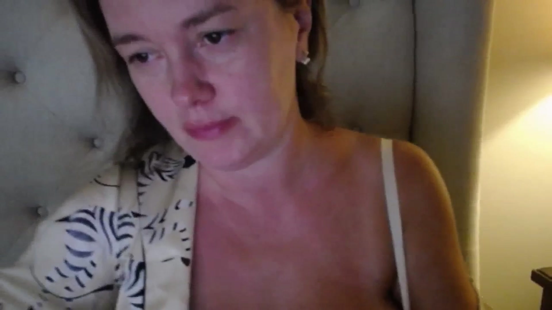 Gallery image thumbnail from J0llye's myfreecams stream on, 09/14/2025, 20:00 image 7 of 20