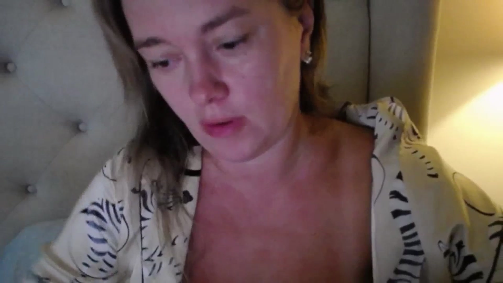Gallery image thumbnail from J0llye's myfreecams stream on, 09/14/2025, 20:00 image 17 of 20