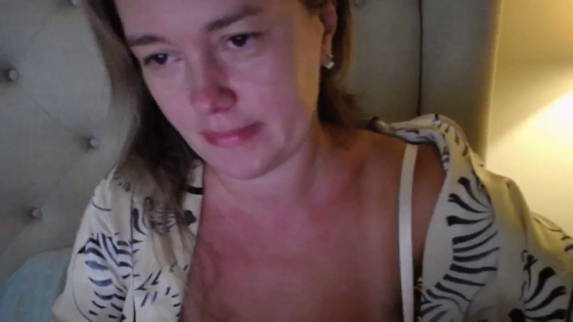 Gallery image thumbnail from J0llye's myfreecams stream on, 09/14/2025, 20:00 image 13 of 20