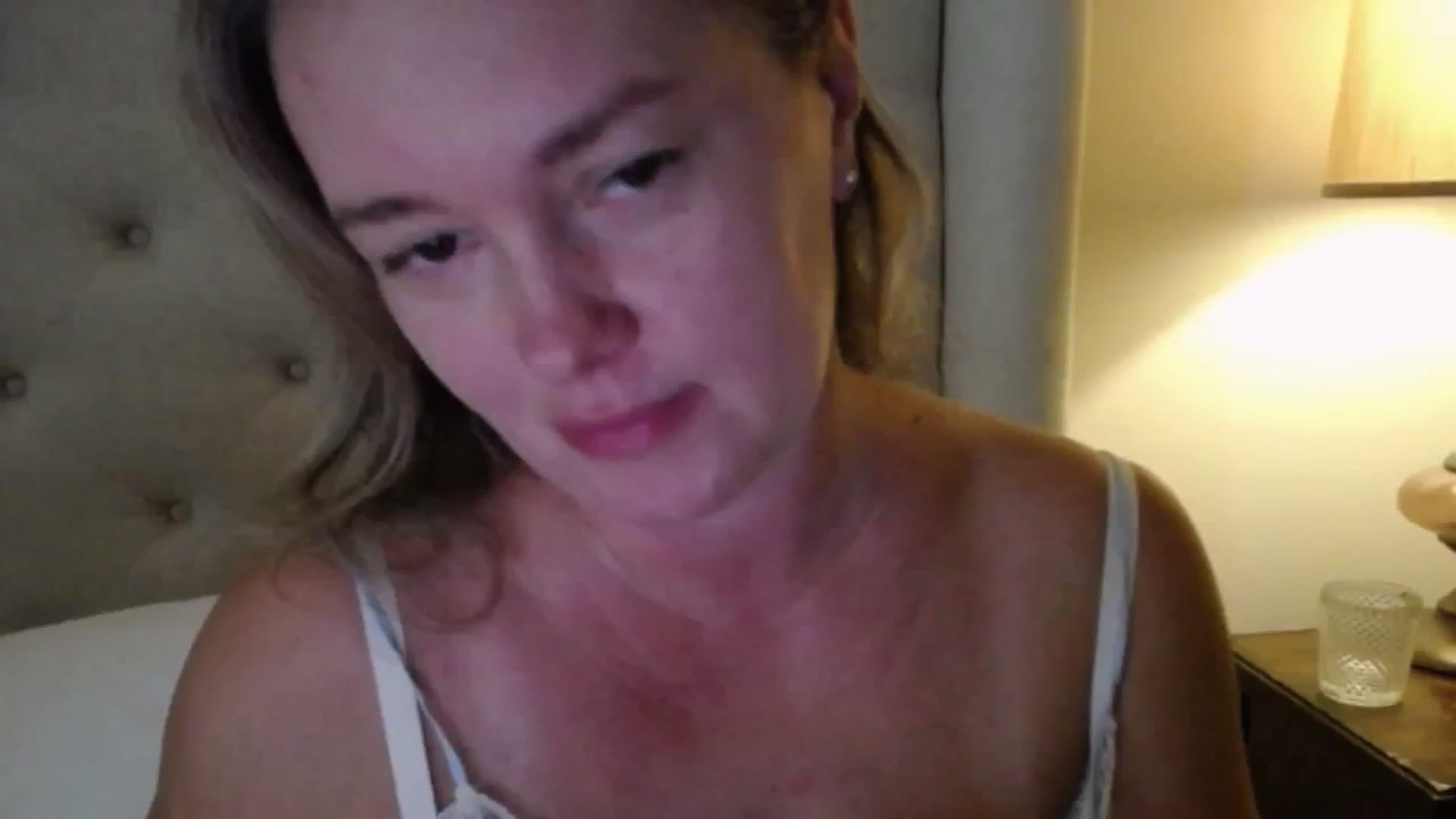 Gallery image thumbnail from J0llye's myfreecams stream on, 09/15/2025, 16:33 image 12 of 20
