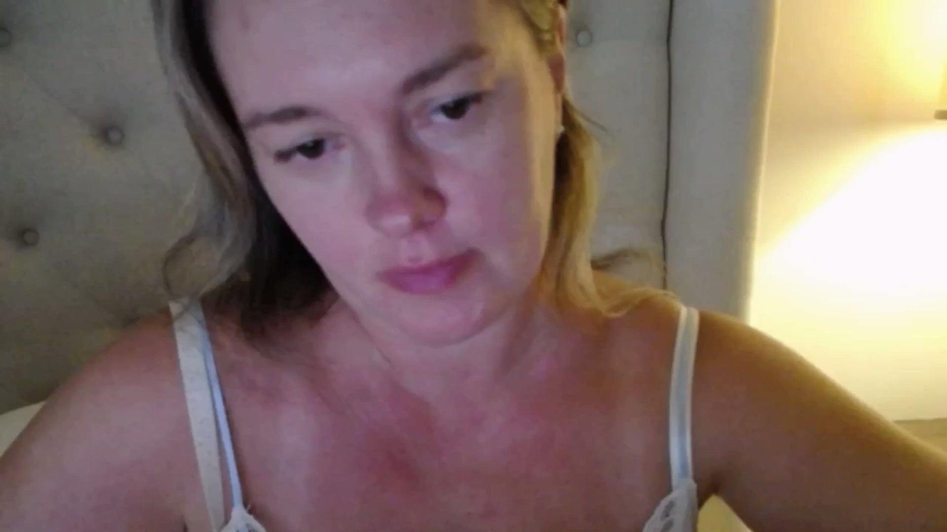 Gallery image thumbnail from J0llye's myfreecams stream on, 09/15/2025, 19:36 image 8 of 20
