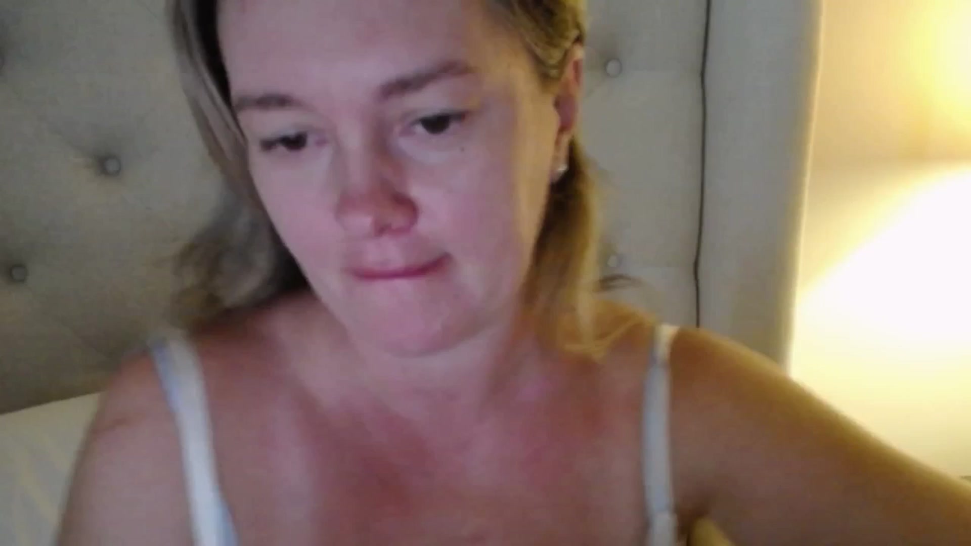 Gallery image thumbnail from J0llye's myfreecams stream on, 09/15/2025, 19:36 image 19 of 20