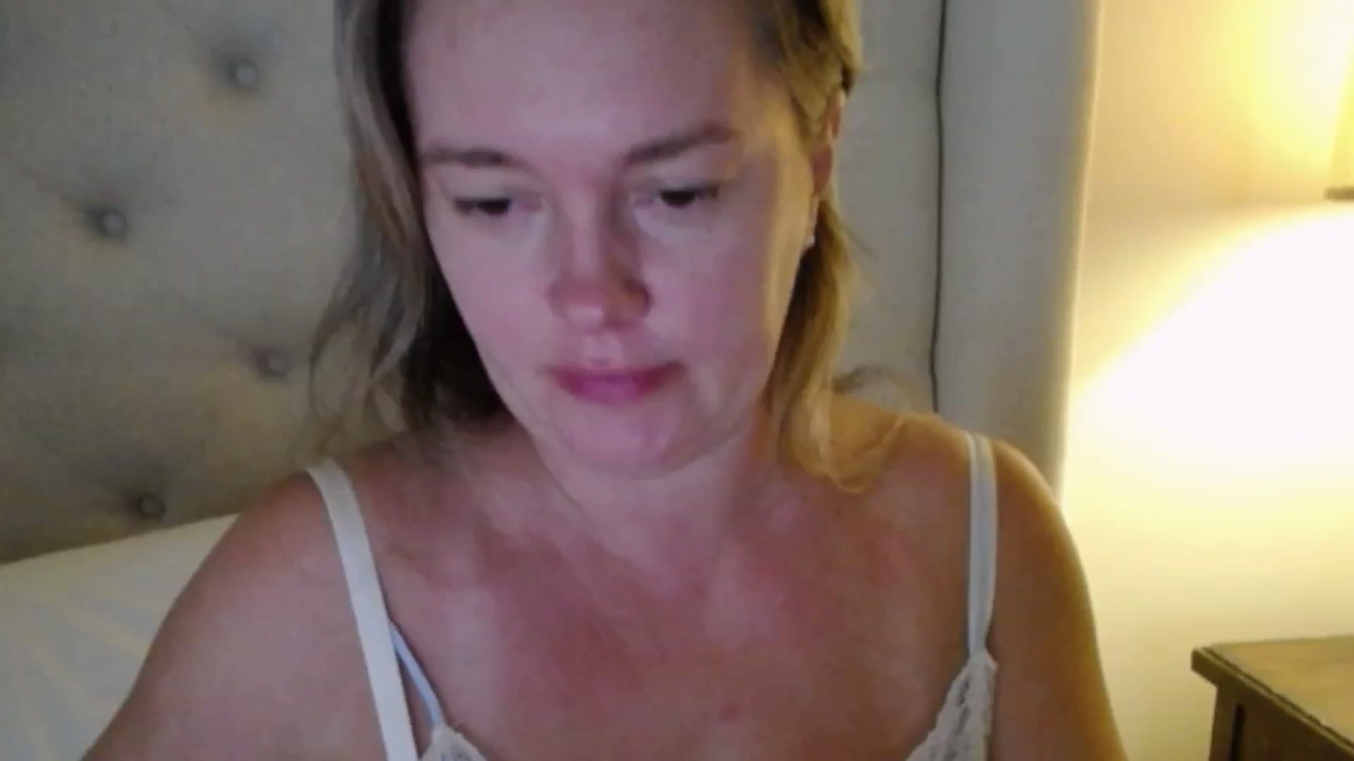 Gallery image thumbnail from J0llye's myfreecams stream on, 09/15/2025, 19:36 image 11 of 20