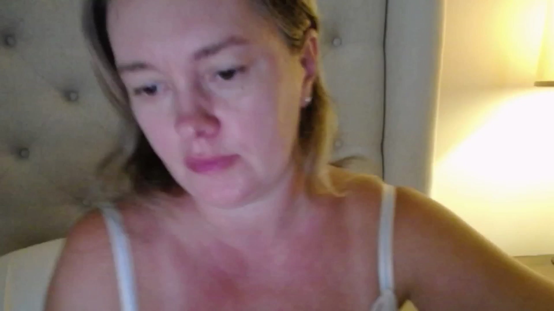 Gallery image thumbnail from J0llye's myfreecams stream on, 09/15/2025, 19:36 image 5 of 20