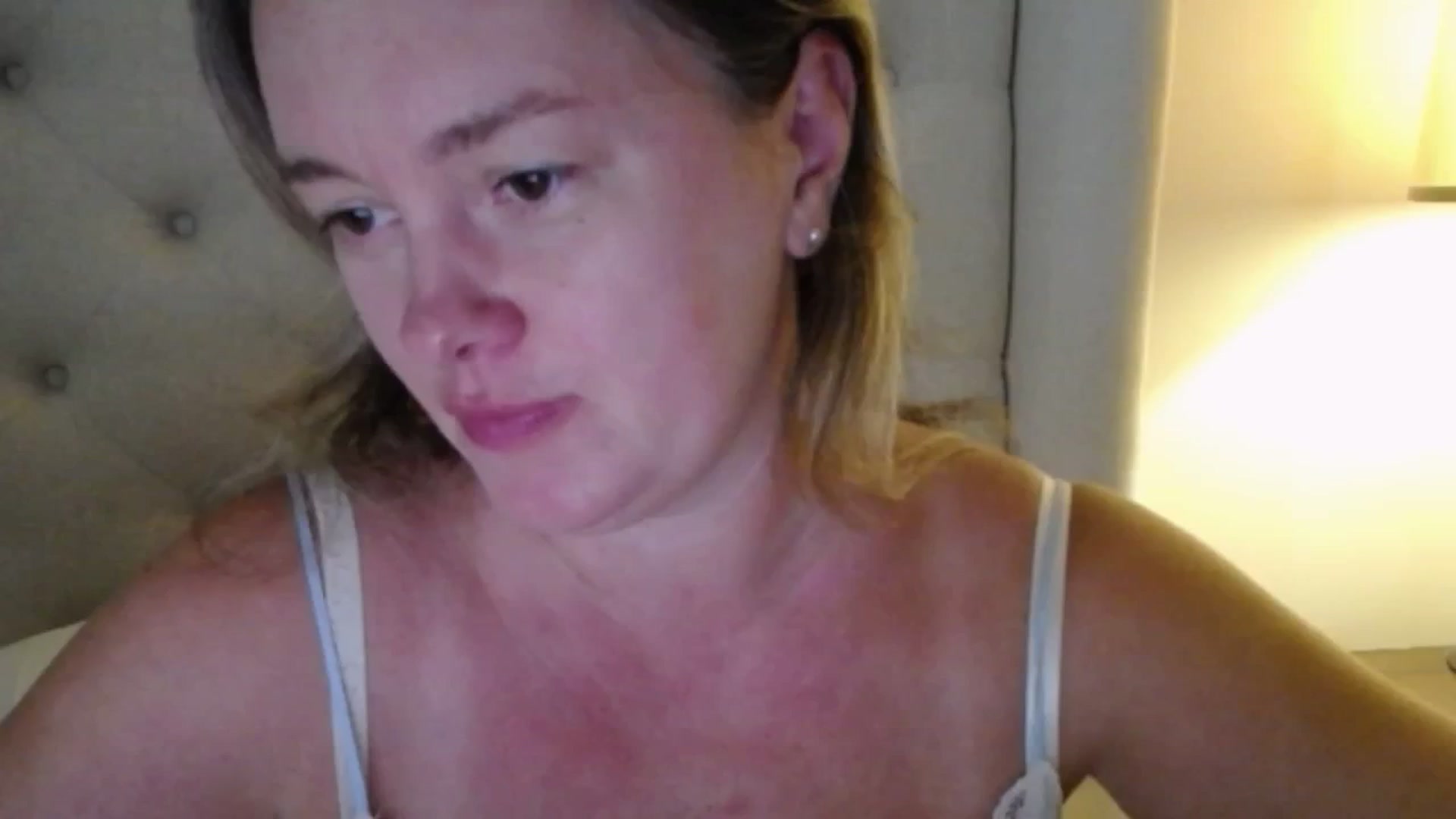 Gallery image thumbnail from J0llye's myfreecams stream on, 09/15/2025, 19:36 image 2 of 20