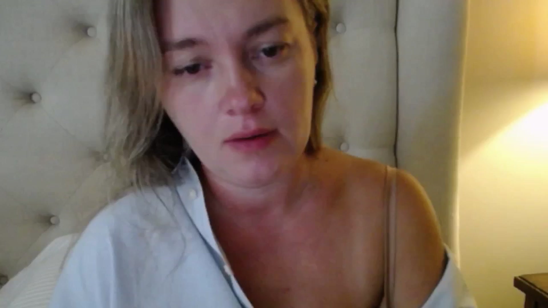 Gallery image thumbnail from J0llye's myfreecams stream on, 09/16/2025, 16:44 image 14 of 20