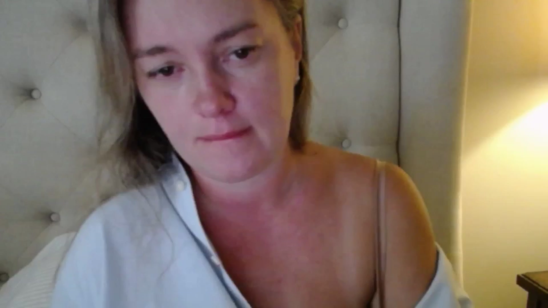 Gallery image thumbnail from J0llye's myfreecams stream on, 09/16/2025, 16:44 image 17 of 20