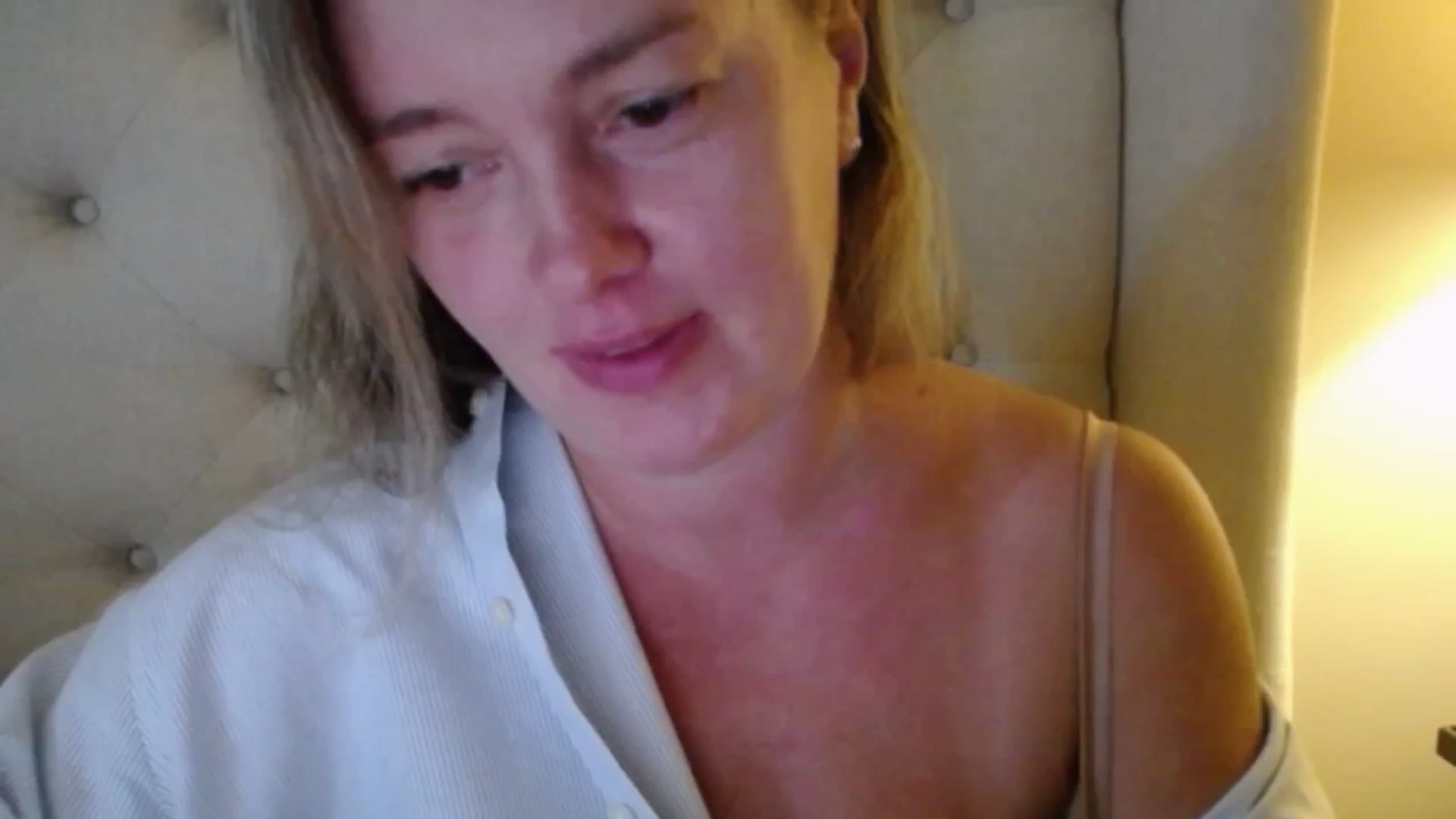 Gallery image thumbnail from J0llye's myfreecams stream on, 09/16/2025, 19:04 image 18 of 20