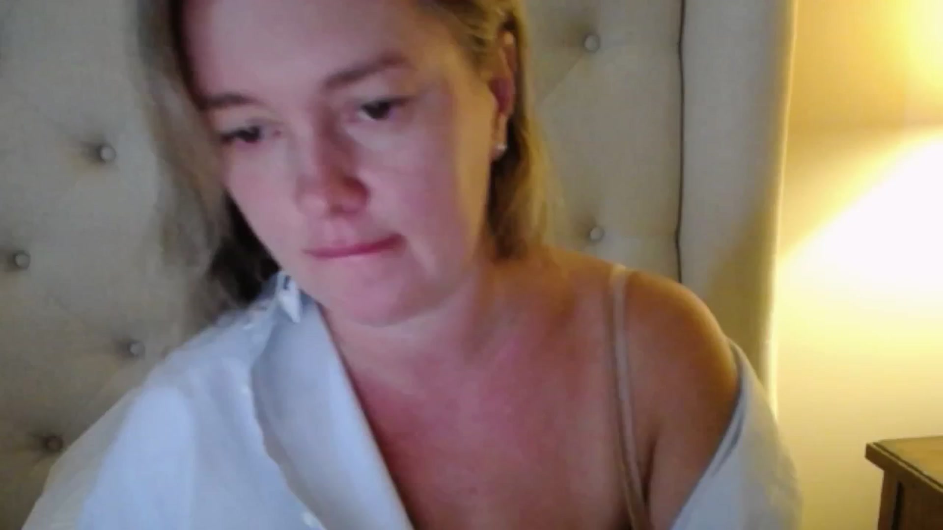 Gallery image thumbnail from J0llye's myfreecams stream on, 09/16/2025, 19:04 image 4 of 20