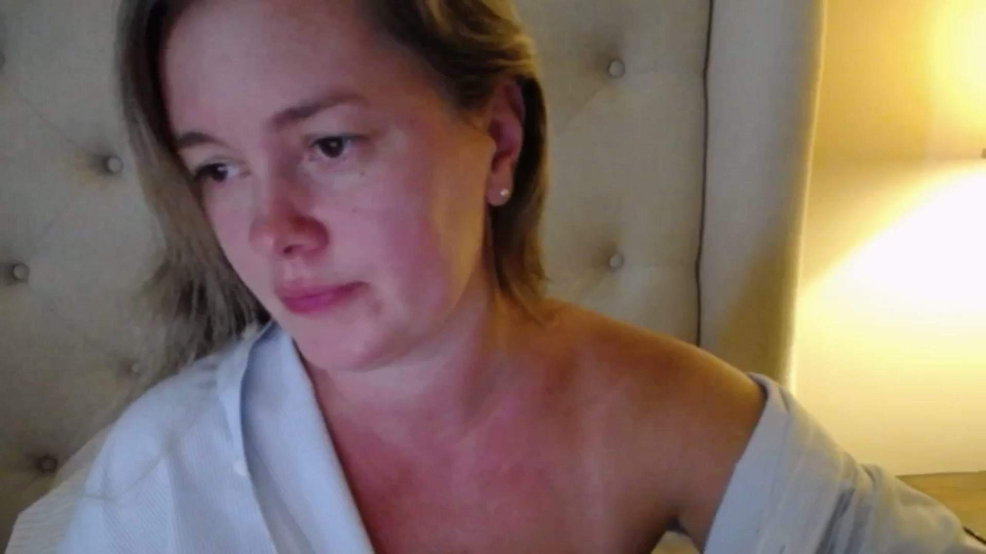 Gallery image thumbnail from J0llye's myfreecams stream on, 09/16/2025, 19:36 image 14 of 20