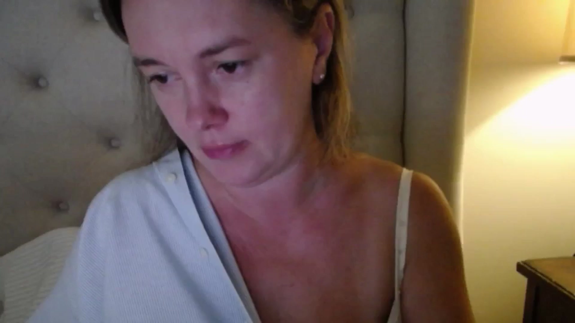 Gallery image thumbnail from J0llye's myfreecams stream on, 09/17/2025, 19:32 image 10 of 20