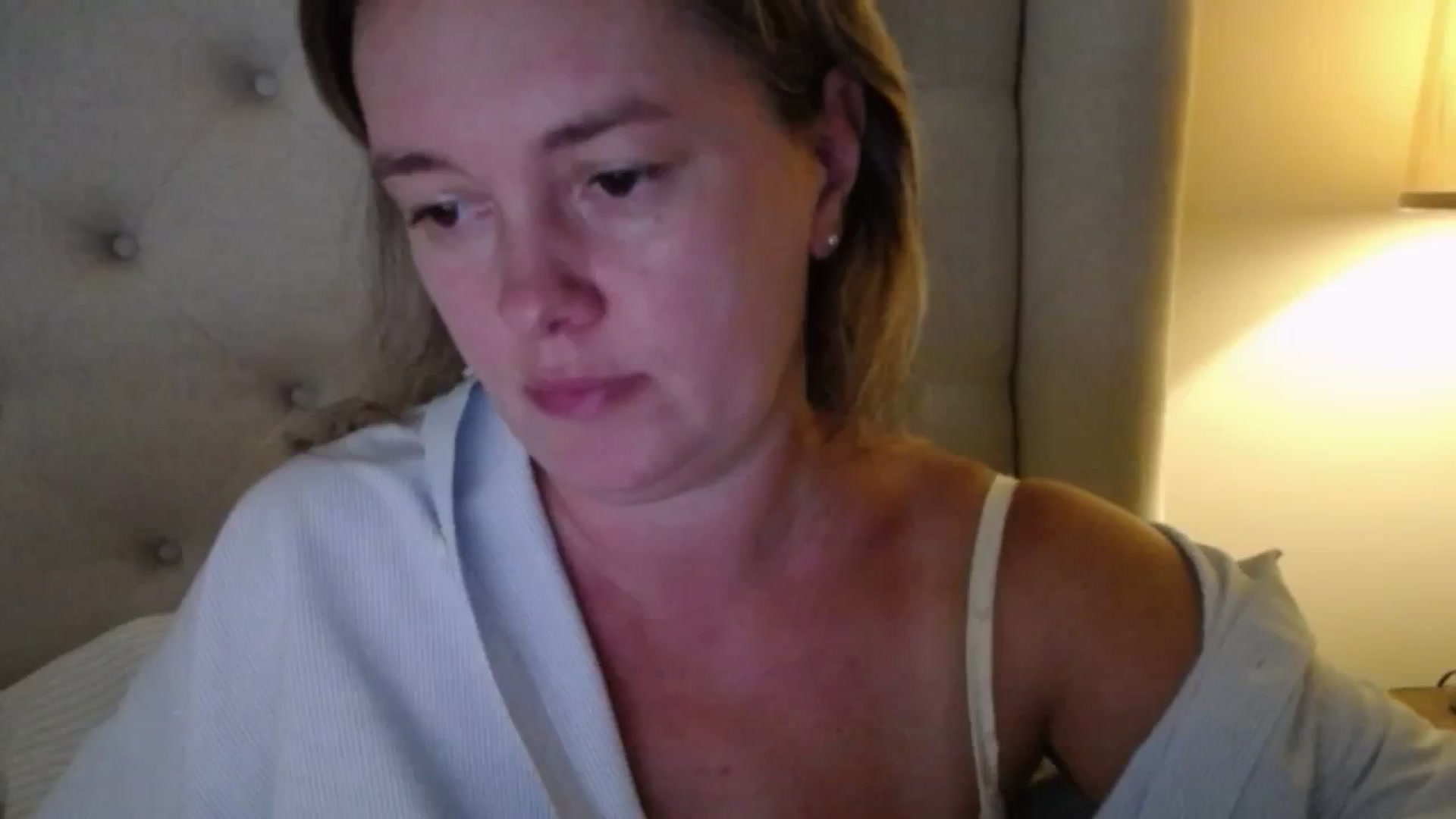 Gallery image thumbnail from J0llye's myfreecams stream on, 09/17/2025, 19:32 image 7 of 20