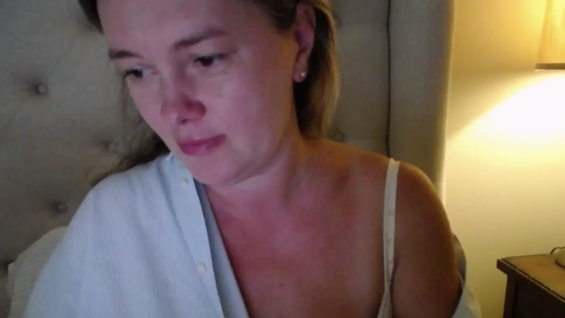 Gallery image thumbnail from J0llye's myfreecams stream on, 09/17/2025, 19:32 image 4 of 20
