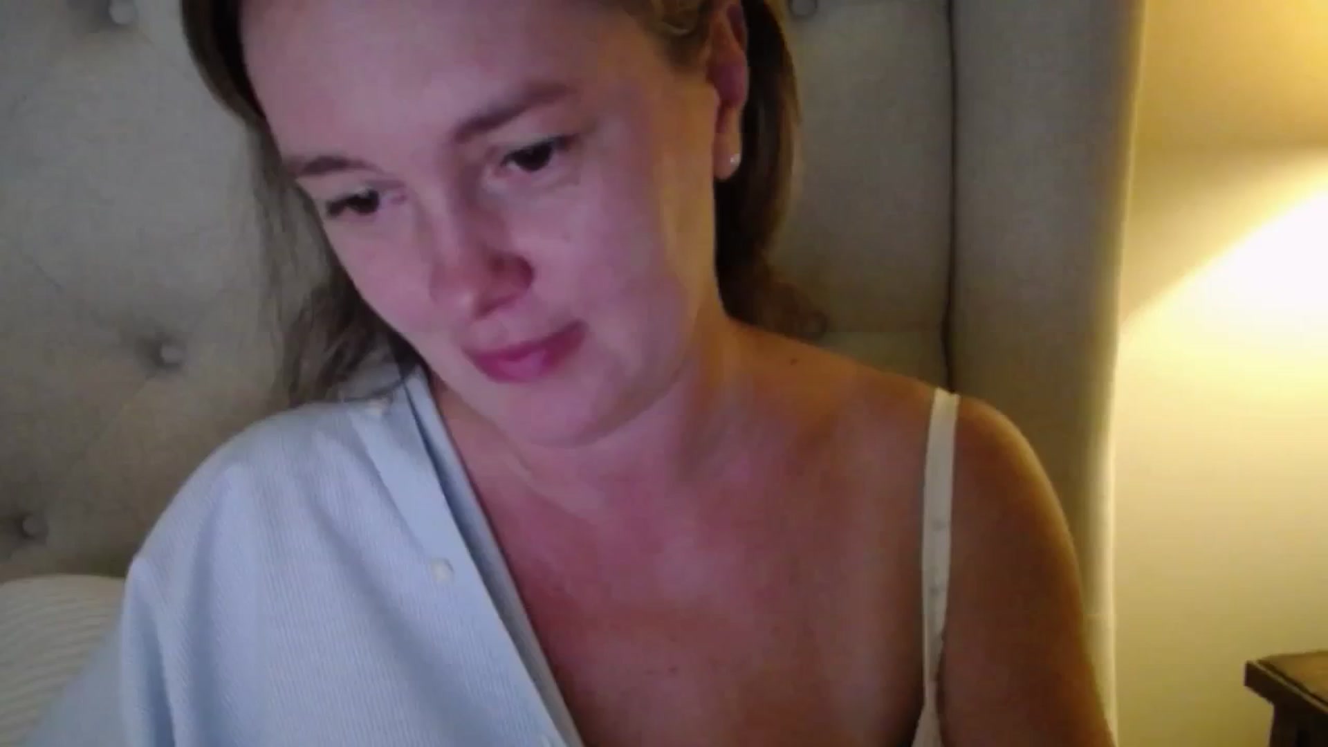 Gallery image thumbnail from J0llye's myfreecams stream on, 09/17/2025, 19:32 image 13 of 20