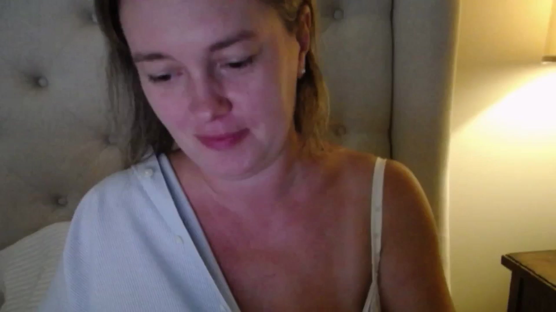 Gallery image thumbnail from J0llye's myfreecams stream on, 09/17/2025, 19:32 image 11 of 20