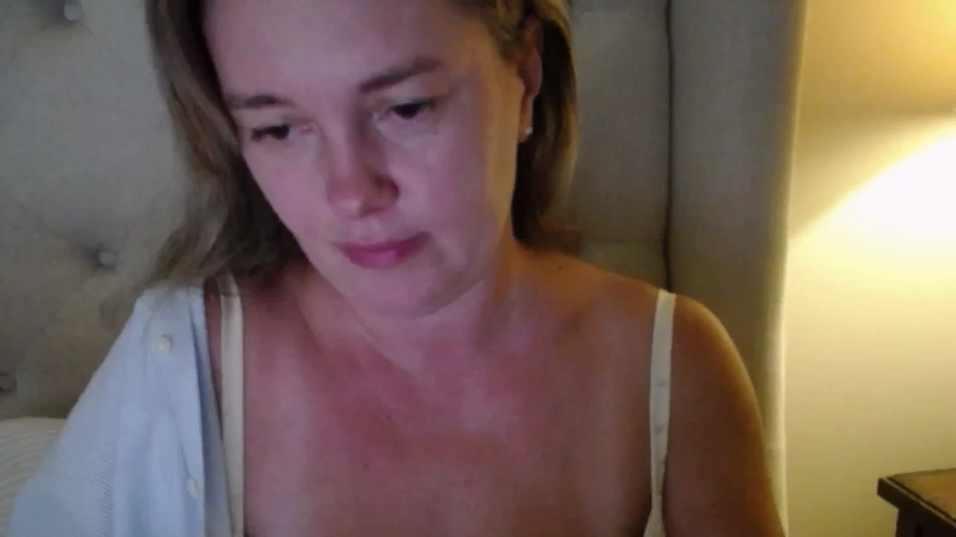 Gallery image thumbnail from J0llye's myfreecams stream on, 09/17/2025, 19:32 image 16 of 20