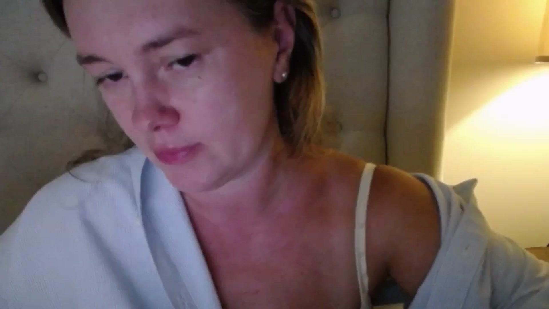 Gallery image thumbnail from J0llye's myfreecams stream on, 09/17/2025, 19:32 image 8 of 20