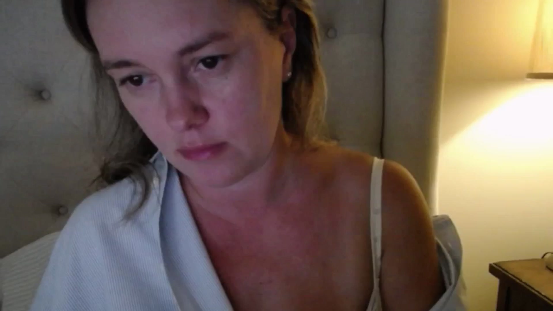 Gallery image thumbnail from J0llye's myfreecams stream on, 09/17/2025, 19:32 image 5 of 20