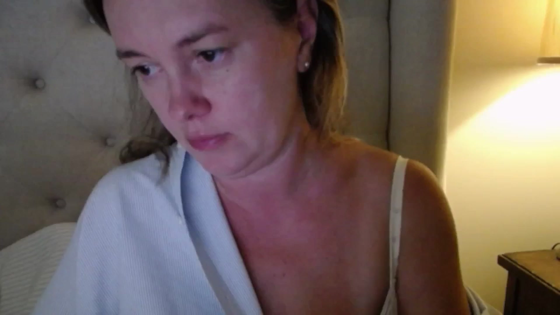 Gallery image thumbnail from J0llye's myfreecams stream on, 09/17/2025, 19:32 image 6 of 20