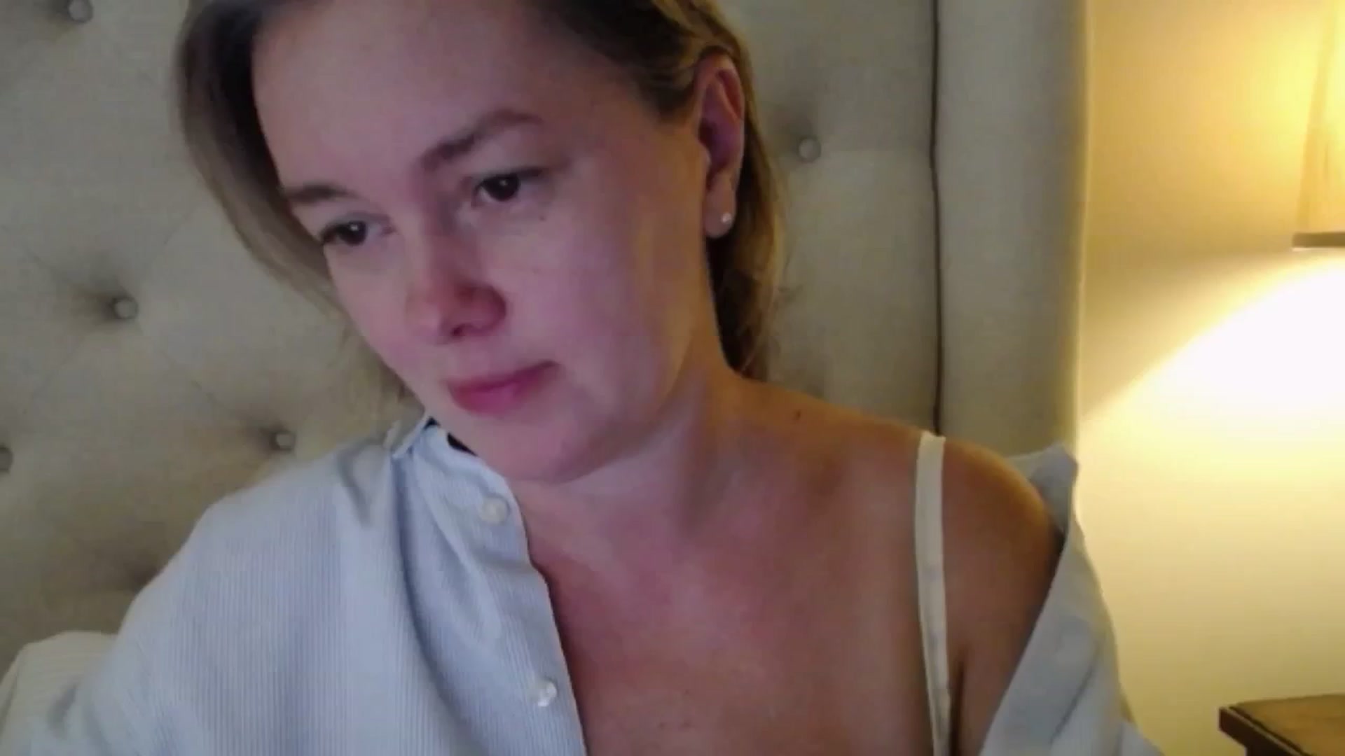 Gallery image thumbnail from J0llye's myfreecams stream on, 09/18/2025, 15:58 image 3 of 20